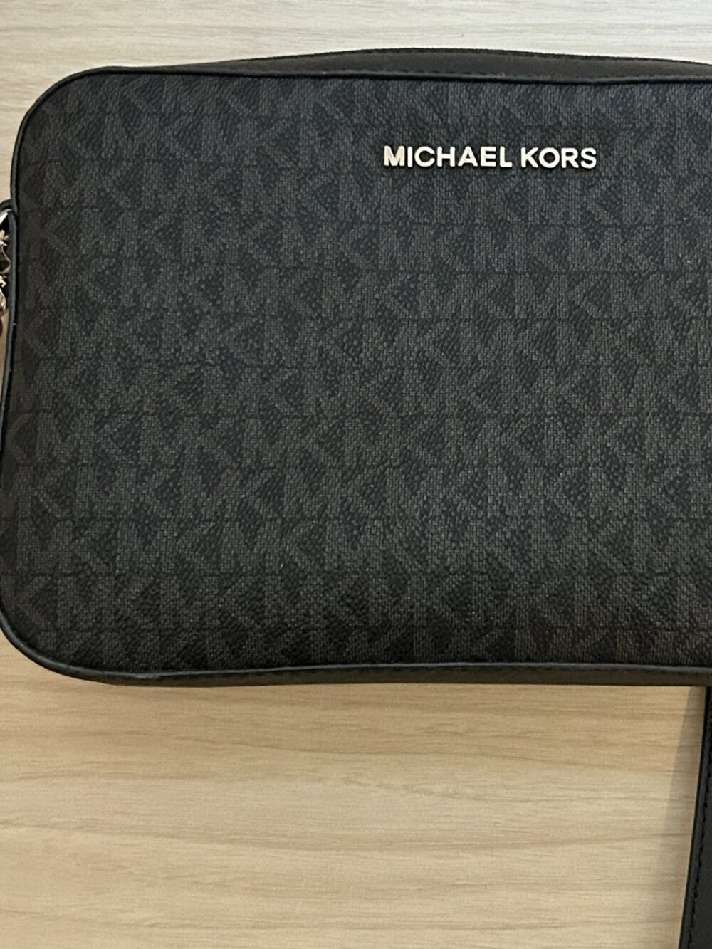 Michael Kors Large East West Crossbody-Black Signature - Picture 12 of 15